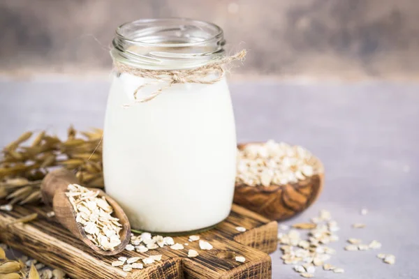 Vegan havremjölk, icke dairy alternativ mjölk. — Stockfoto