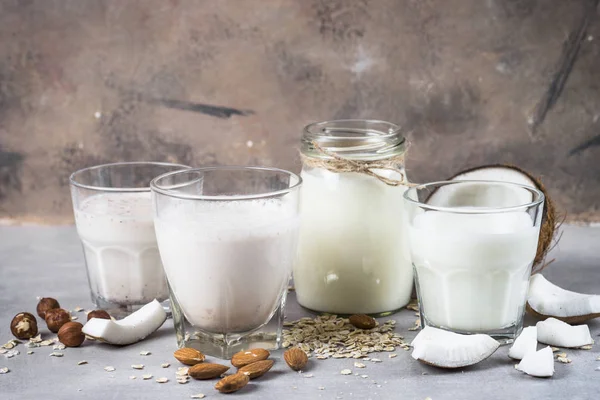 Latte vegano non lattiero-caseario alternativo . — Foto Stock