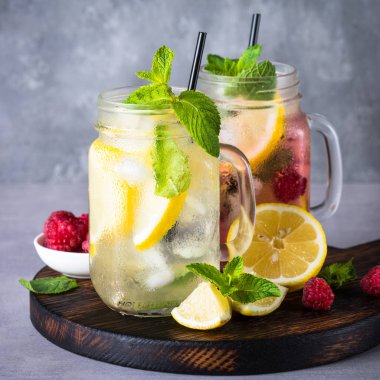 Limonata yaz soğuk içecek.