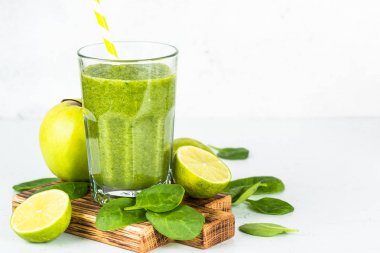 Beyaz Yeşil Smoothie.