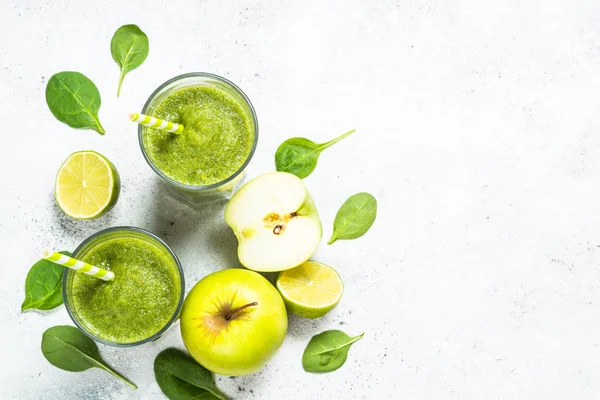 Green smoothie from fruit and vegetable on white. — Stock Photo, Image