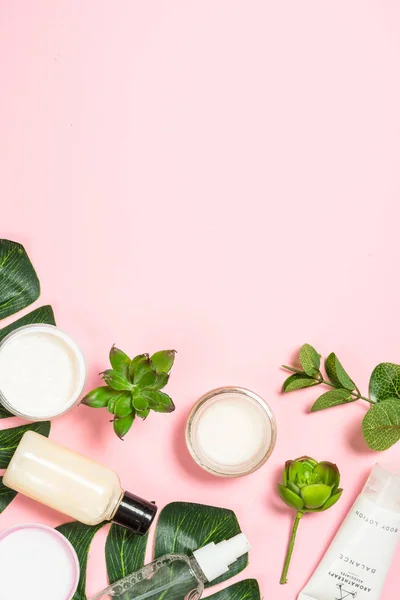 Produto de cuidados com a pele, cosméticos naturais flat lay . — Fotografia de Stock