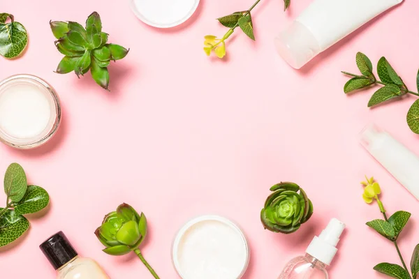 Produto de cuidados com a pele, cosméticos naturais flat lay . — Fotografia de Stock