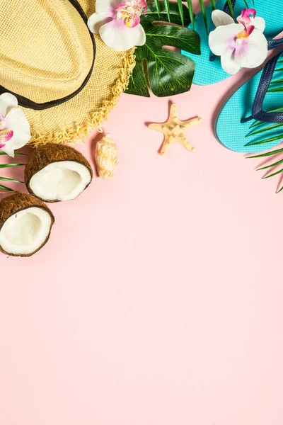 Summer flat lay background. on pink — Stock Photo, Image