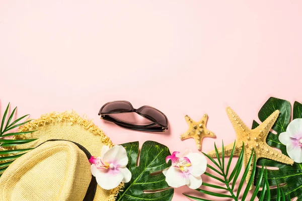 Summer flat lay background. on pink — Stock Photo, Image