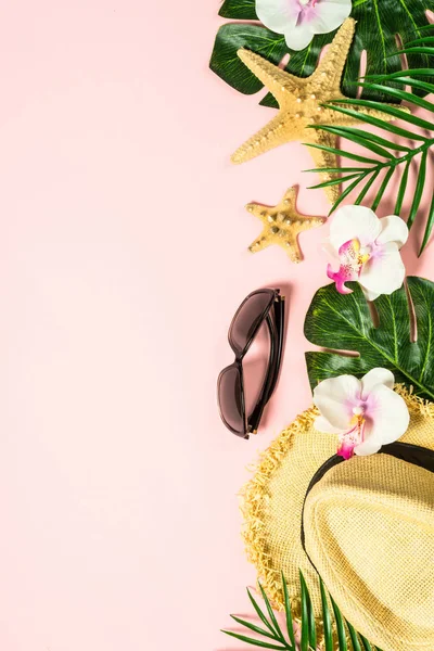 Summer flat lay background. on pink — Stock Photo, Image