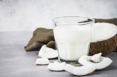 Hindistan cevizi sütü cam, Vegan süt.