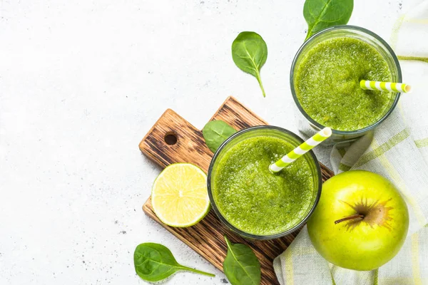 Green smoothie from fruit and vegetable on white. — Stock Photo, Image