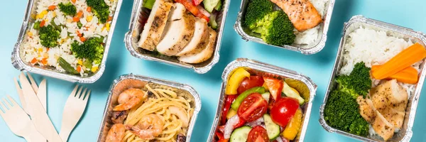 Food delivery concept - healthy lunch in boxes. — Stock Photo, Image