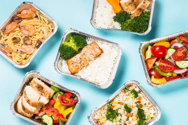 Conceito de entrega de alimentos - almoço saudável em caixas . — Fotografia de Stock