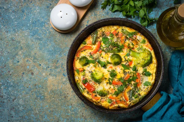 Tavada taze sebze ile Frittata.