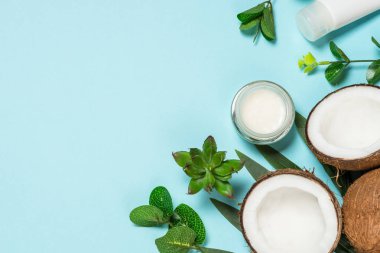 Hindistan cevizi yağı, doğal kozmetik düz yatıyordu.