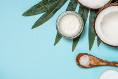 Hindistan cevizi yağı, doğal kozmetik düz yatıyordu.