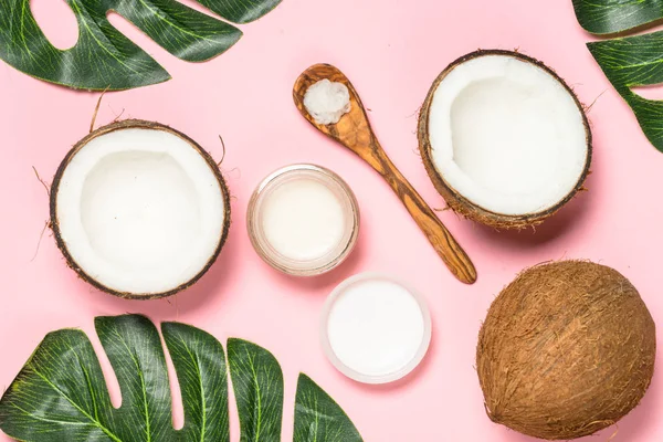 Kokosolie, natuurlijke cosmetische bovenaanzicht. — Stockfoto