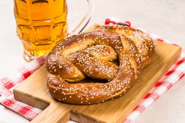 Oktoberfest gıda bira ve kraker.