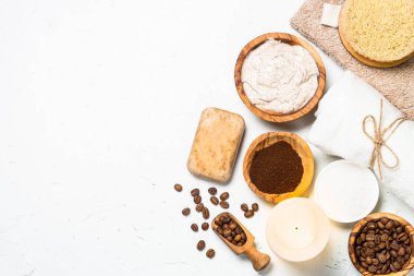 Beyaz üzerinde doğal Cilt bakım ürünü ile spa arka plan.