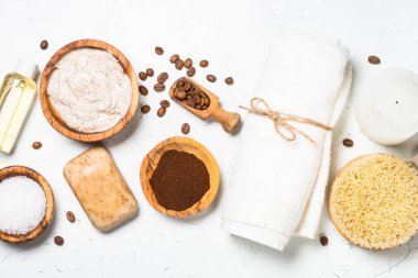 Beyaz üzerinde doğal Cilt bakım ürünü ile spa arka plan.