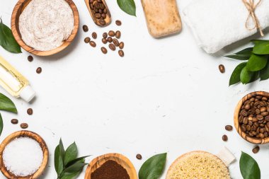 Beyaz üzerinde doğal Cilt bakım ürünü ile spa arka plan.