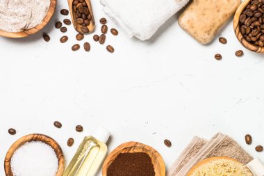 Beyaz üzerinde doğal Cilt bakım ürünü ile spa arka plan.