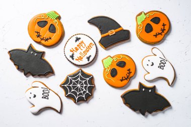 Halloween gıda Bankamatik-beyaz masa Gingerbread çerezleri.