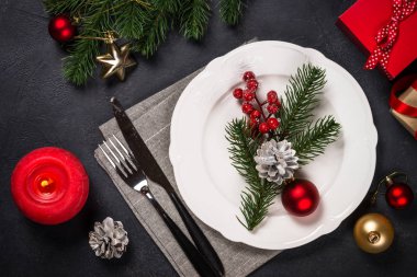 Siyah üzerinde Noel masası ayarı