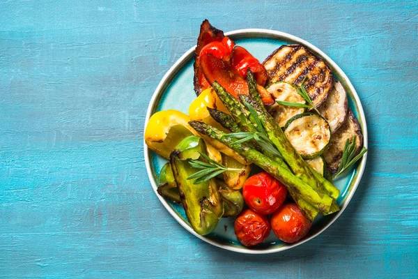 Grilled vegetables - zucchini, paprika, eggplant, asparagus and tomatoes. — Stock Photo, Image