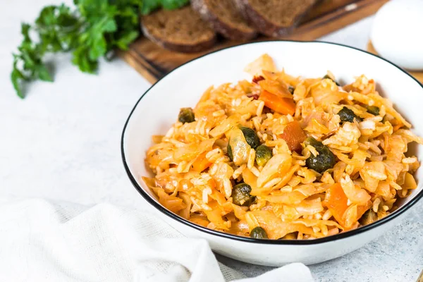 Cabbage stew with rice and vegetables. — Stock Photo, Image