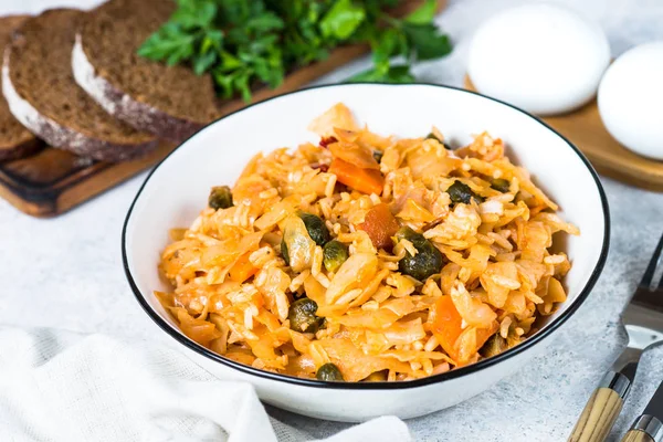 Cabbage stew with rice and vegetables. — Stock Photo, Image