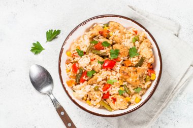 Tavuk ve sebzeli pilav..