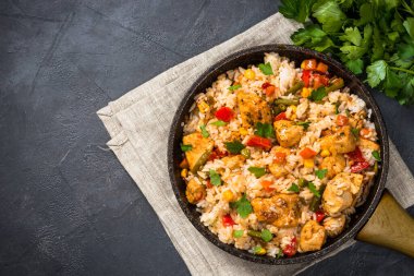 Tavuk ve sebzeli pilav..