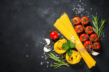 Siyah masa görünümünde yemek pişirme arka planı.