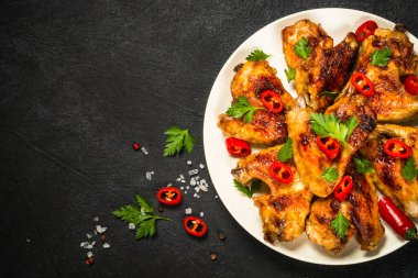 Kızarmış tavuk kanadı..