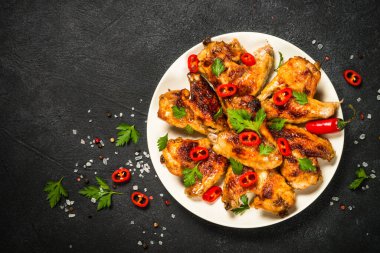 Kızarmış tavuk kanadı..