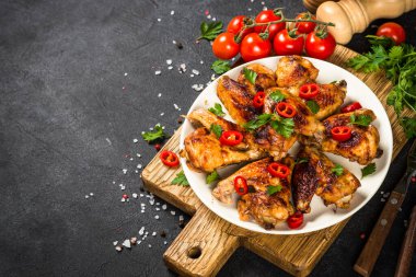 Kızarmış tavuk kanadı..