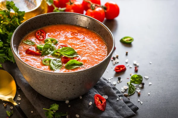 Siyah masada domates çorbası..