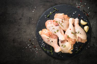 Siyah otlu tavuk budu..