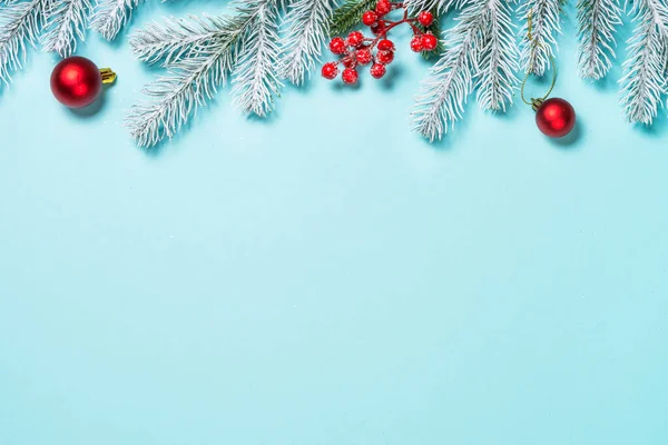 Χριστούγεννα επίπεδη lay φόντο στο μπλε. — Φωτογραφία Αρχείου