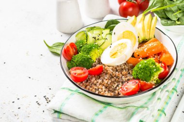 Karabuğday ve sebzeli Buda kasesi..