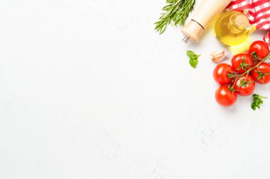 Beyazın sağlıklı yemek geçmişi. Baharatlar, bitkiler ve zeytinyağlı sebzeler..