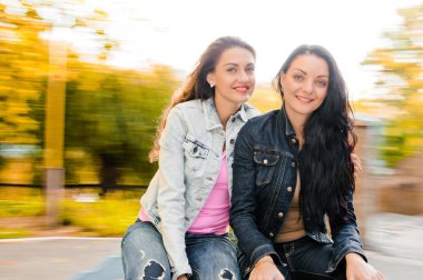 komik güzel genç mutlu kadın