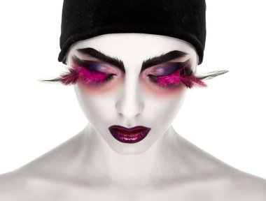 Uzun kirpiklerini gerçeküstü bayanla