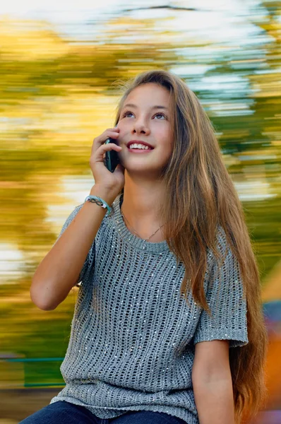 Nastolatek z telefonu — Zdjęcie stockowe