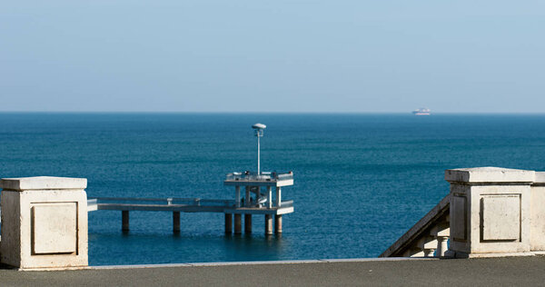 Мост в Бургасе. море осенью
