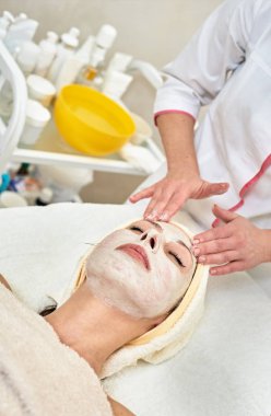 genç kadın yüz Masaj