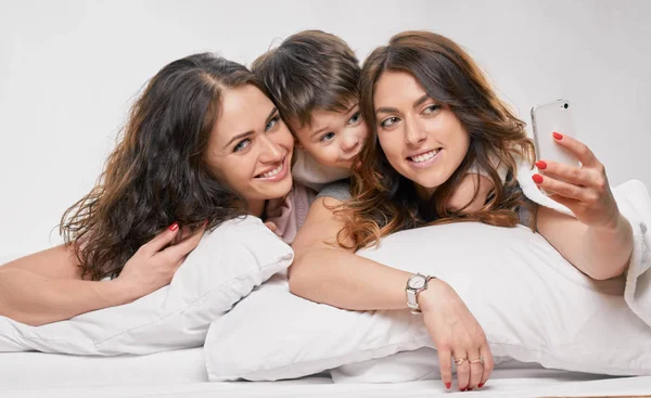 Selfie de familia feliz —  Fotos de Stock