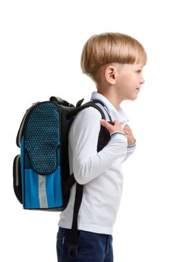 Çantanı ile erkek öğrenci