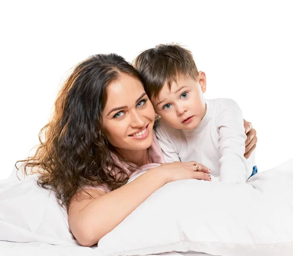 Mãe abraçando filho — Fotografia de Stock