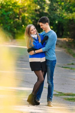 Aşık olmak. Çift aşık sonbahar