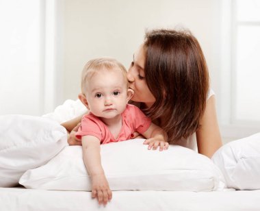 Mutlu aile anne ve bebeği