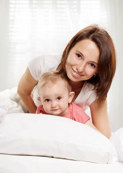 Portret moeder en baby — Stockfoto